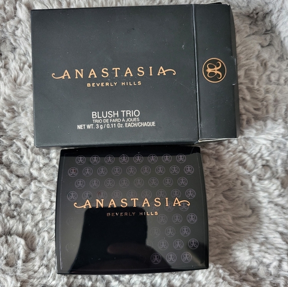 Anastasia Beverly Hills Blush Trio- Peachy Love - Picture 7 of 10